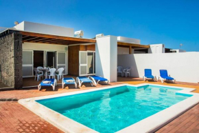 Villa Aleksandra Spacious for 8 guests, Heated Pool, Mountain Views